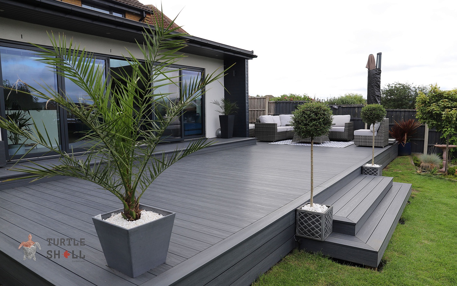 Террасная доска ДПК Turtle Shell, Scottish Slatewood в оформлении открытой террасы