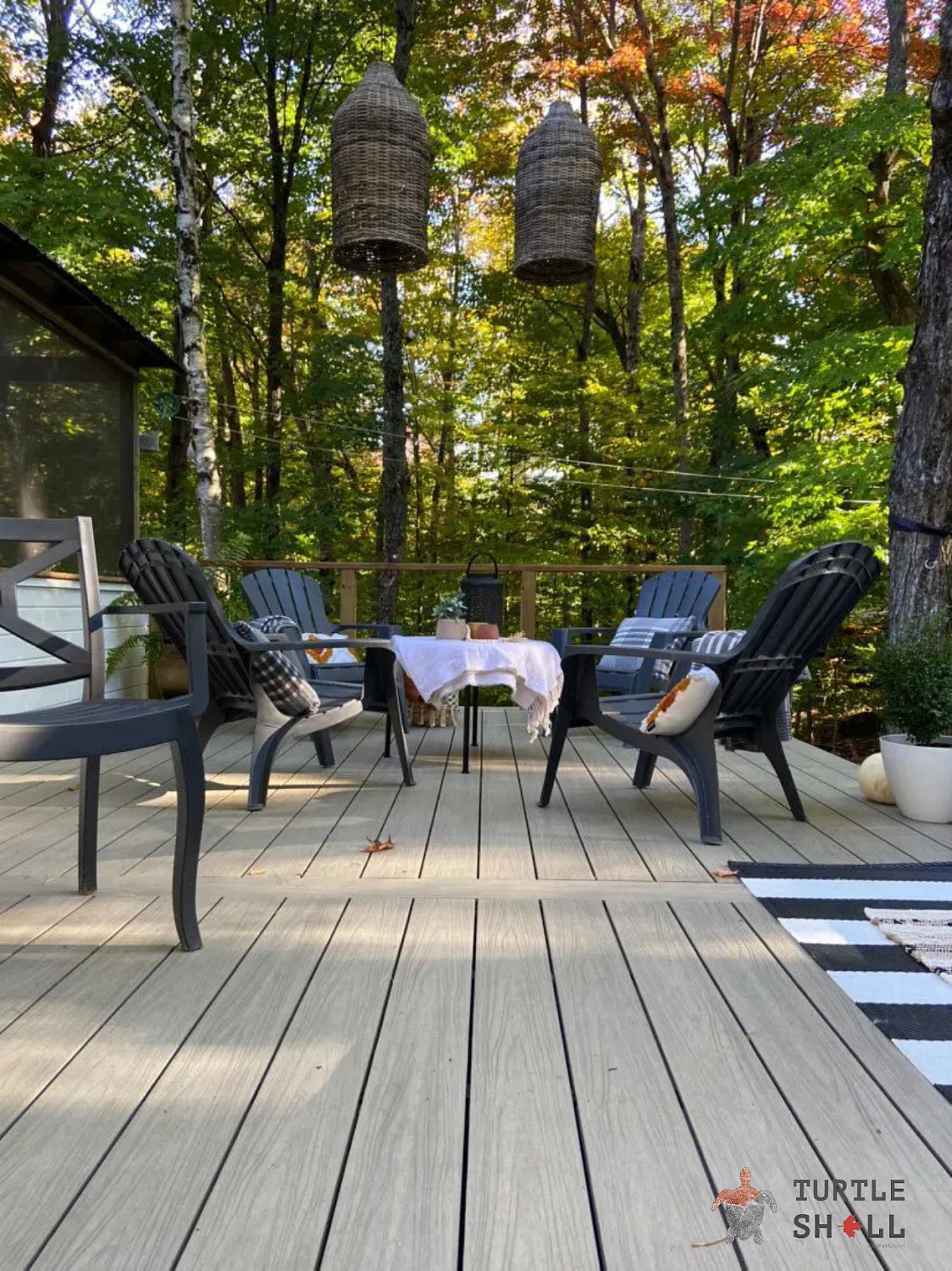 Террасная доска ДПК Turtle Shell Canadian Maple Co-Extrusion на летней террасе