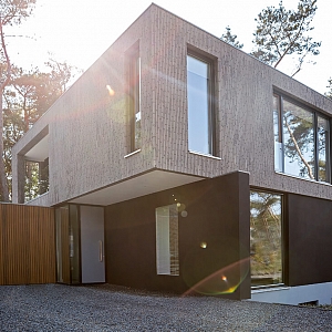 Облицовка дома террасной доской ДПК BAMBERG Lebanese Cedar